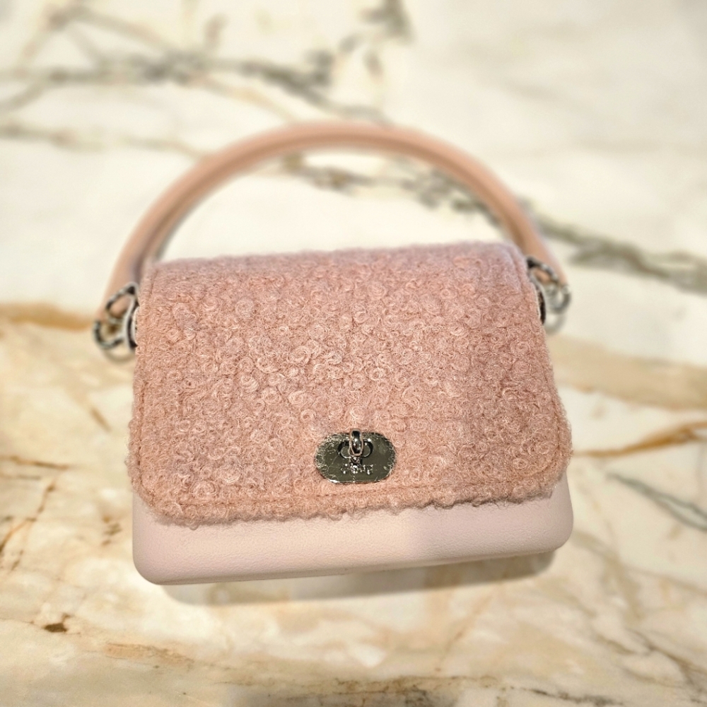 O Bag O pocket Shoulder Bag Smoke Pink Sherpa-like Bouclé